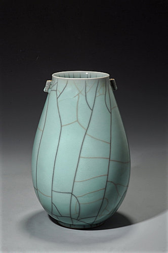 Tropfenförmiges Seladon-Gefäß mit Krakelee.