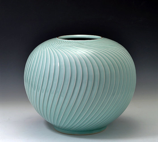 Tropfenförmiges Seladon-Gefäß mit Krakelee.