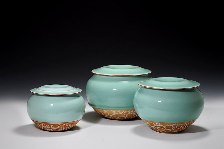 Tropfenförmiges Seladon-Gefäß mit Krakelee.